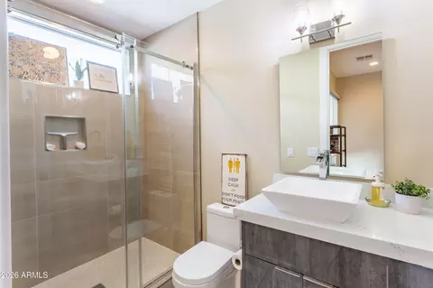 Bath - 340 E Osborn Rd #1, Phoenix, AZ 85012 photo 6 of 7