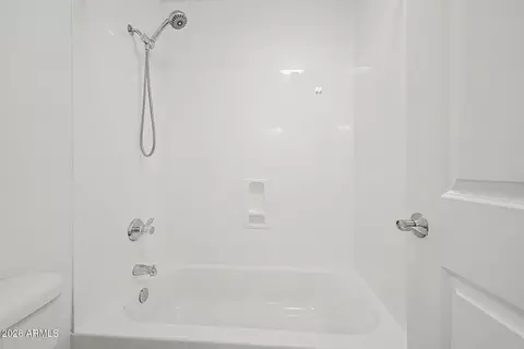 Bath - 2025 E Campbell Ave #127, Phoenix, AZ 85016 photo 2 of 2