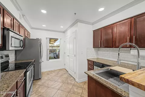 Kitchen - 2025 E Campbell Ave #127, Phoenix, AZ 85016 photo 1 of 3