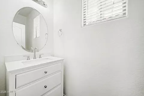Bath - 889 E Stottler Dr, Gilbert, AZ 85296 photo 1 of 3