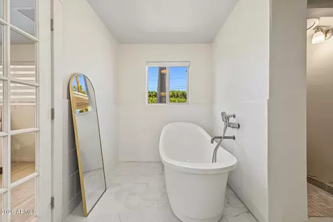 Bath - 4234 Earll Dr, Phoenix, AZ 85018 photo 2 of 4