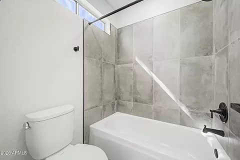 Bath - 1701 E Carter Rd, Phoenix, AZ 85042 photo 3 of 4