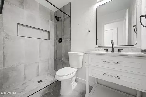 Bath - 1701 E Carter Rd, Phoenix, AZ 85042 photo 4 of 4