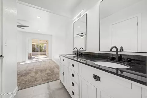 Bath - 1701 E Carter Rd, Phoenix, AZ 85042 photo 2 of 4