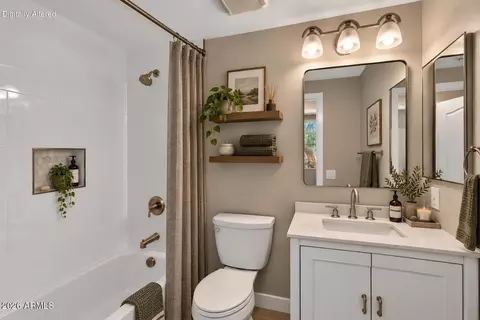 Bath - 1701 E Colter St #401, Phoenix, AZ 85016 photo 2 of 5