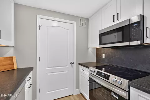 Kitchen - 1701 E Colter St #401, Phoenix, AZ 85016 photo 5 of 6