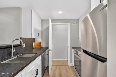 Kitchen - 1701 E Colter St #401, Phoenix, AZ 85016 photo 4 of 6