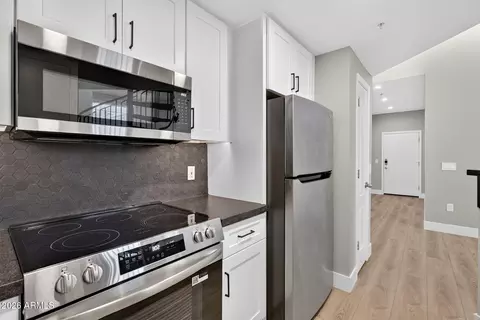 Kitchen - 1701 E Colter St #401, Phoenix, AZ 85016 photo 3 of 6