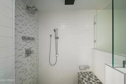 Bath - 2935 E Flower St, Phoenix, AZ 85016 photo 3 of 5