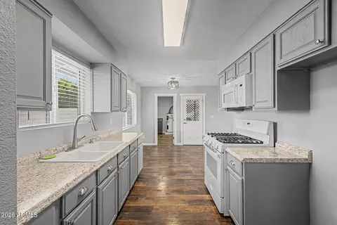 Entry Way - 333 E Park Ave, Gilbert, AZ 85234 photo 1 of 1