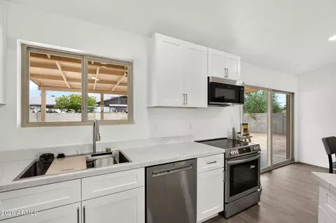 Kitchen - 2826 E Cactus Rd, Phoenix, AZ 85032 photo 2 of 5