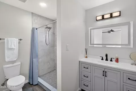 Bath - 2826 E Cactus Rd, Phoenix, AZ 85032 photo 2 of 5