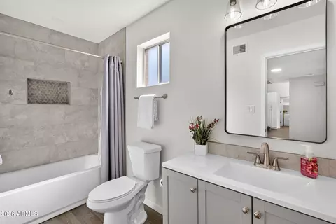 Bath - 2826 E Cactus Rd, Phoenix, AZ 85032 photo 4 of 5