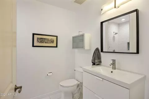 Bath - 1 E Lexington Ave #1502, Phoenix, AZ 85012 photo 2 of 2
