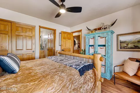 Bedroom - 2332 Buffalo Loop, Overgaard, AZ 85933 photo 2 of 3