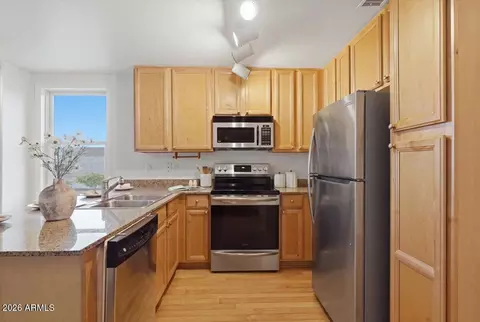 Kitchen - 4076 E Jasper Dr, Gilbert, AZ 85296 photo 3 of 4