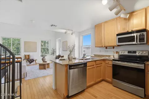 Kitchen - 4076 E Jasper Dr, Gilbert, AZ 85296 photo 4 of 4
