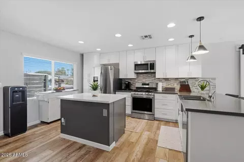 Kitchen - 1209 W Medlock Dr, Phoenix, AZ 85013 photo 1 of 5