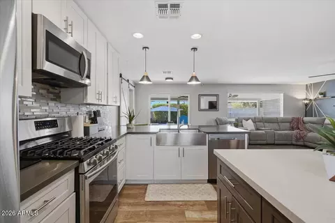 Kitchen - 1209 W Medlock Dr, Phoenix, AZ 85013 photo 4 of 5