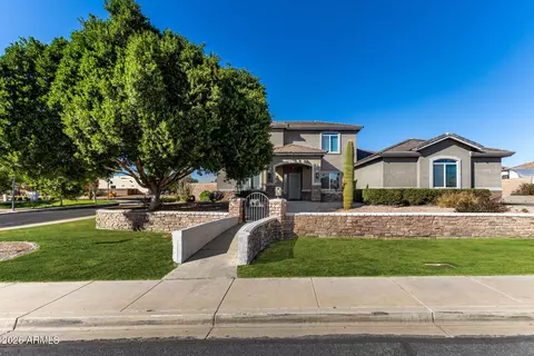 Exterior - 7114 E Grandview St, Mesa, AZ 85207 photo 2 of 9