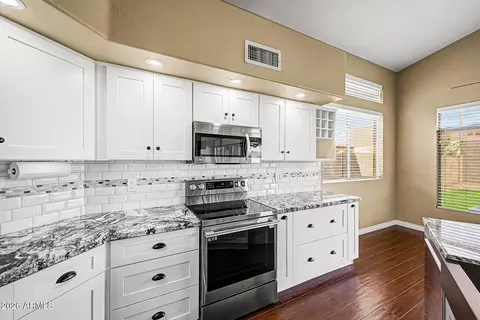 Kitchen - 711 N Pheasant Dr, Gilbert, AZ 85234 photo 4 of 5