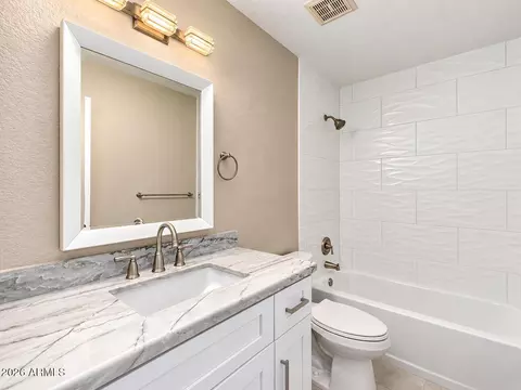 Bath - 4223 E Agave Rd, Phoenix, AZ 85044 photo 2 of 2