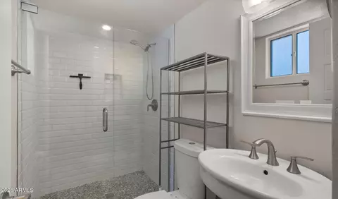 Bath - 2255 E Piestewa Peak Dr, Phoenix, AZ 85016 photo 1 of 5