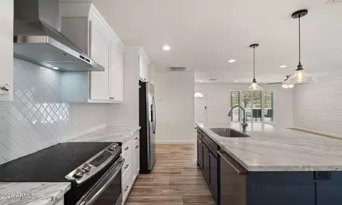 Kitchen - 2255 E Piestewa Peak Dr, Phoenix, AZ 85016 photo 3 of 3