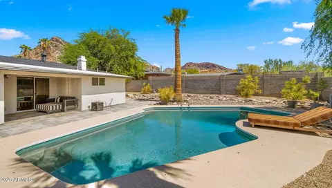 Exterior - 2255 E Piestewa Peak Dr, Phoenix, AZ 85016 photo 3 of 5