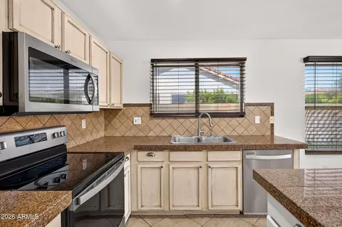 Kitchen - 3480 S Bowman Rd, Apache Junction, AZ 85119 photo 6 of 7