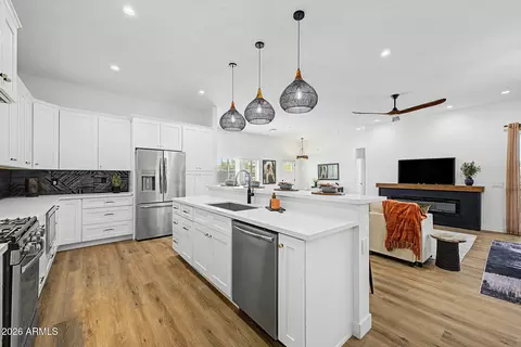 Kitchen - 1826 E Whitton Ave, Phoenix, AZ 85016 photo 3 of 4