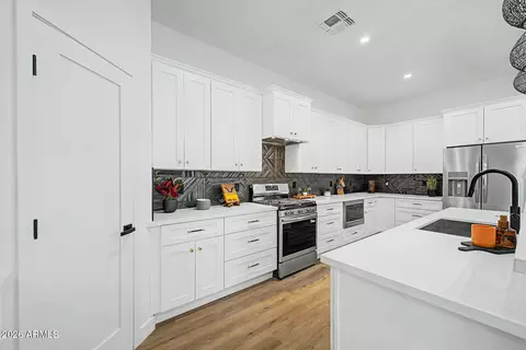 Kitchen - 1826 E Whitton Ave, Phoenix, AZ 85016 photo 4 of 4