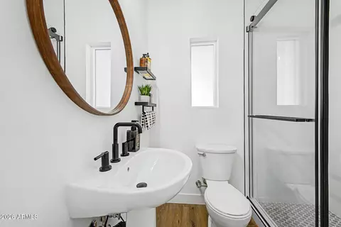 Bath - 1826 E Whitton Ave, Phoenix, AZ 85016 photo 2 of 3