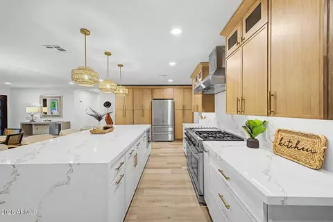Kitchen - 2808 E Lupine Ave, Phoenix, AZ 85028 photo 3 of 4