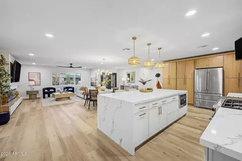 Kitchen - 2808 E Lupine Ave, Phoenix, AZ 85028 photo 2 of 4