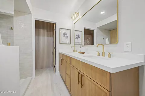 Bath - 2808 E Lupine Ave, Phoenix, AZ 85028 photo 1 of 4
