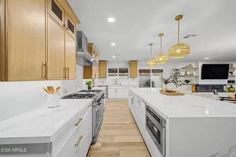 Kitchen - 2808 E Lupine Ave, Phoenix, AZ 85028 photo 4 of 4