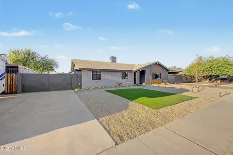 Exterior - 2808 E Lupine Ave, Phoenix, AZ 85028 photo 6 of 19