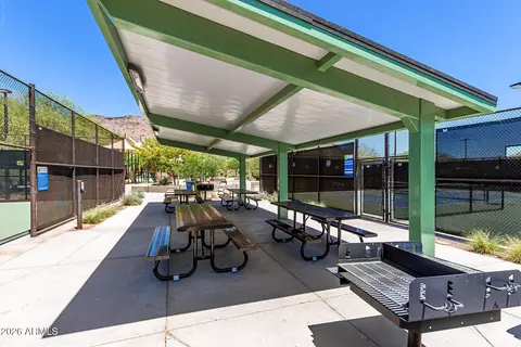 View/Area - 4932 W Marcus Dr, Phoenix, AZ 85083 photo 8 of 9