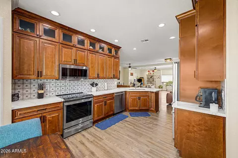Kitchen - 10918 E Oro Ave, Mesa, AZ 85212 photo 2 of 3
