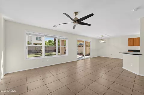Living - 2321 E Chanute Pass, Phoenix, AZ 85040 photo 2 of 6