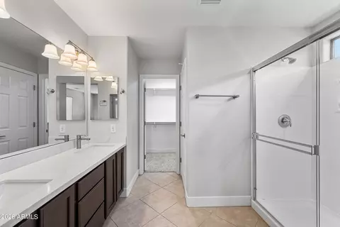 Bath - 1948 W Davis Rd, Phoenix, AZ 85023 photo 2 of 4