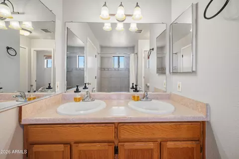 Bath - 4860 E Franklin Pl, Hereford, AZ 85615 photo 2 of 3