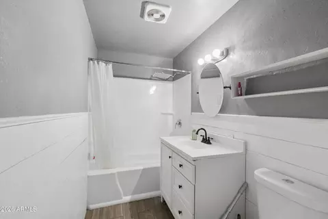 Bath - 5624 N 30th Dr, Phoenix, AZ 85017 photo 1 of 1