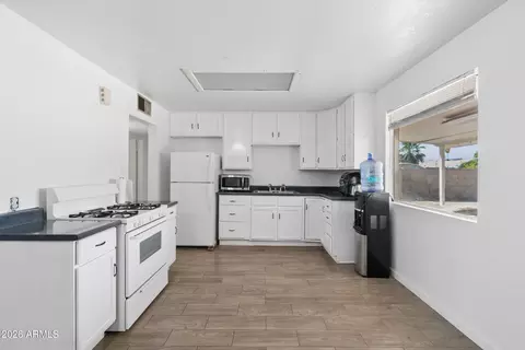 Kitchen - 5624 N 30th Dr, Phoenix, AZ 85017 photo 1 of 1