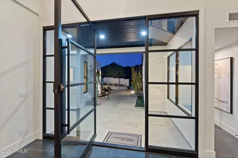 Entry Way - 3135 E Palo Verde Dr, Phoenix, AZ 85016 photo 2 of 2