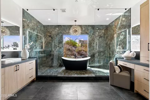 Bath - 3135 E Palo Verde Dr, Phoenix, AZ 85016 photo 1 of 4