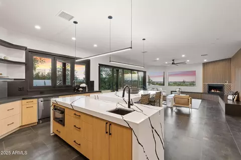 Kitchen - 3135 E Palo Verde Dr, Phoenix, AZ 85016 photo 1 of 2