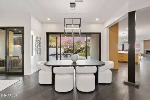 Dining - 3135 E Palo Verde Dr, Phoenix, AZ 85016 photo 1 of 2