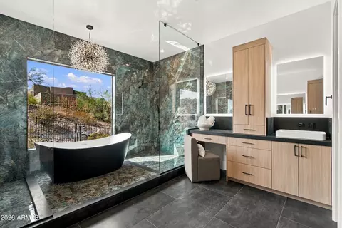 Bath - 3135 E Palo Verde Dr, Phoenix, AZ 85016 photo 2 of 4